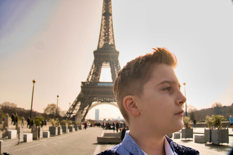 Ritz Paris, luminile modei și un vis românesc: podiumul Paris Fashion Week