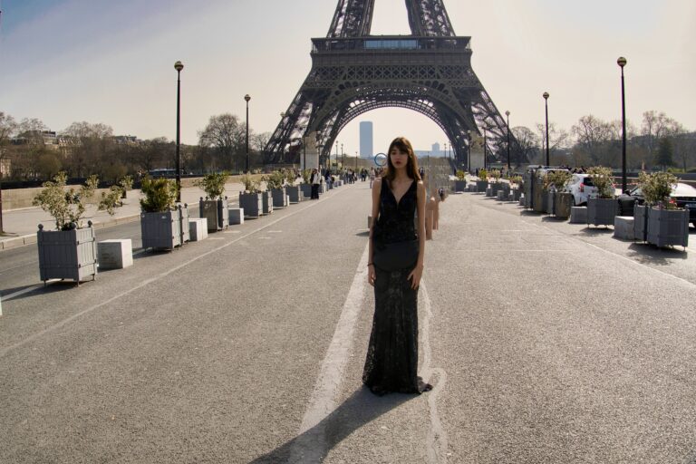 Eva Ivanovici Strălucește la Romanian Designers at Paris Fashion Week